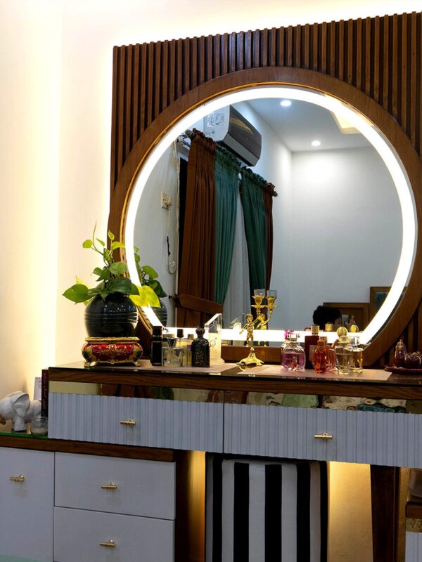 Mehtaab Dresser